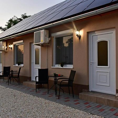 Napfeny Apartman Makó Exterior foto