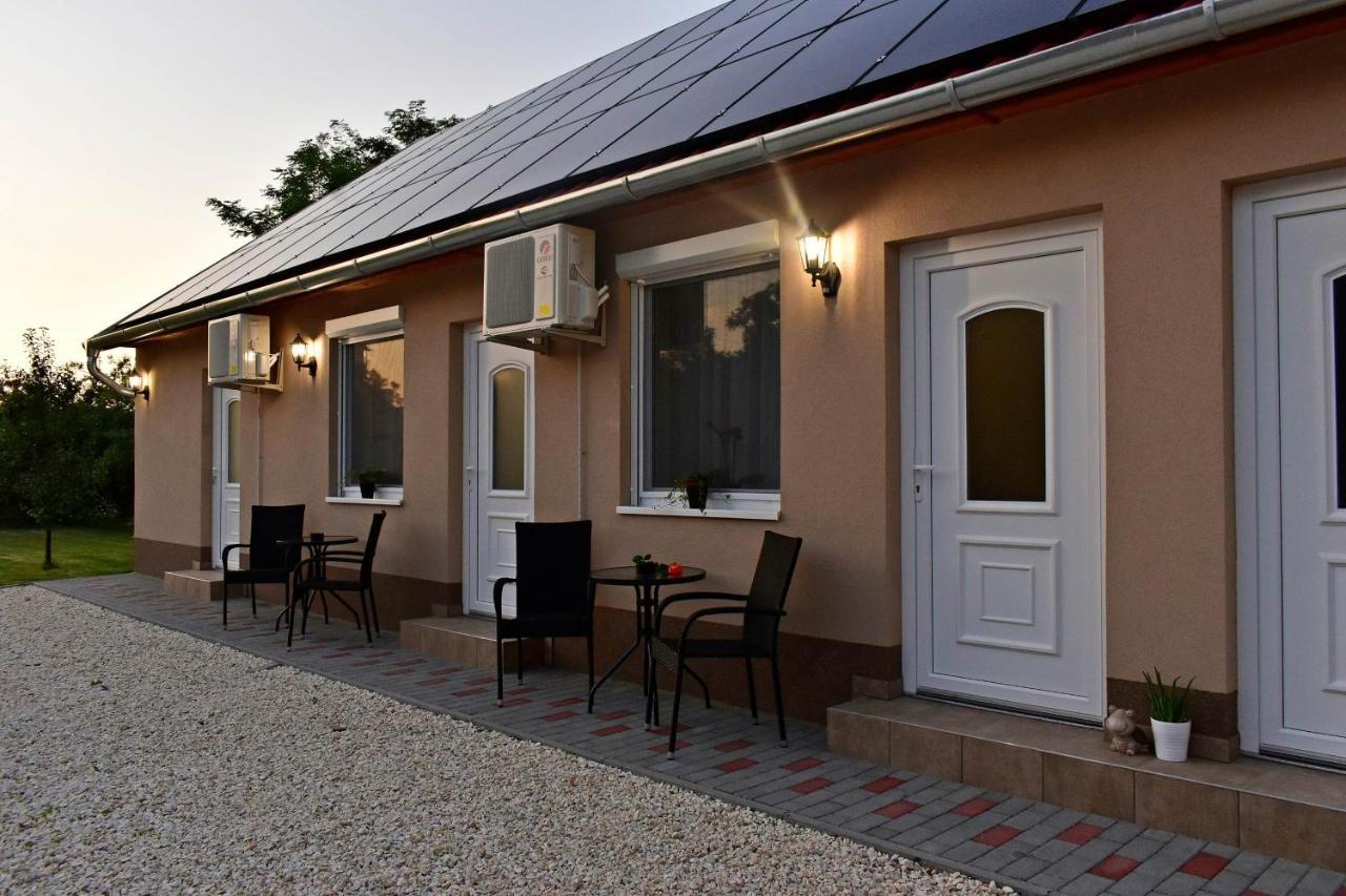 Napfeny Apartman Makó Exterior foto